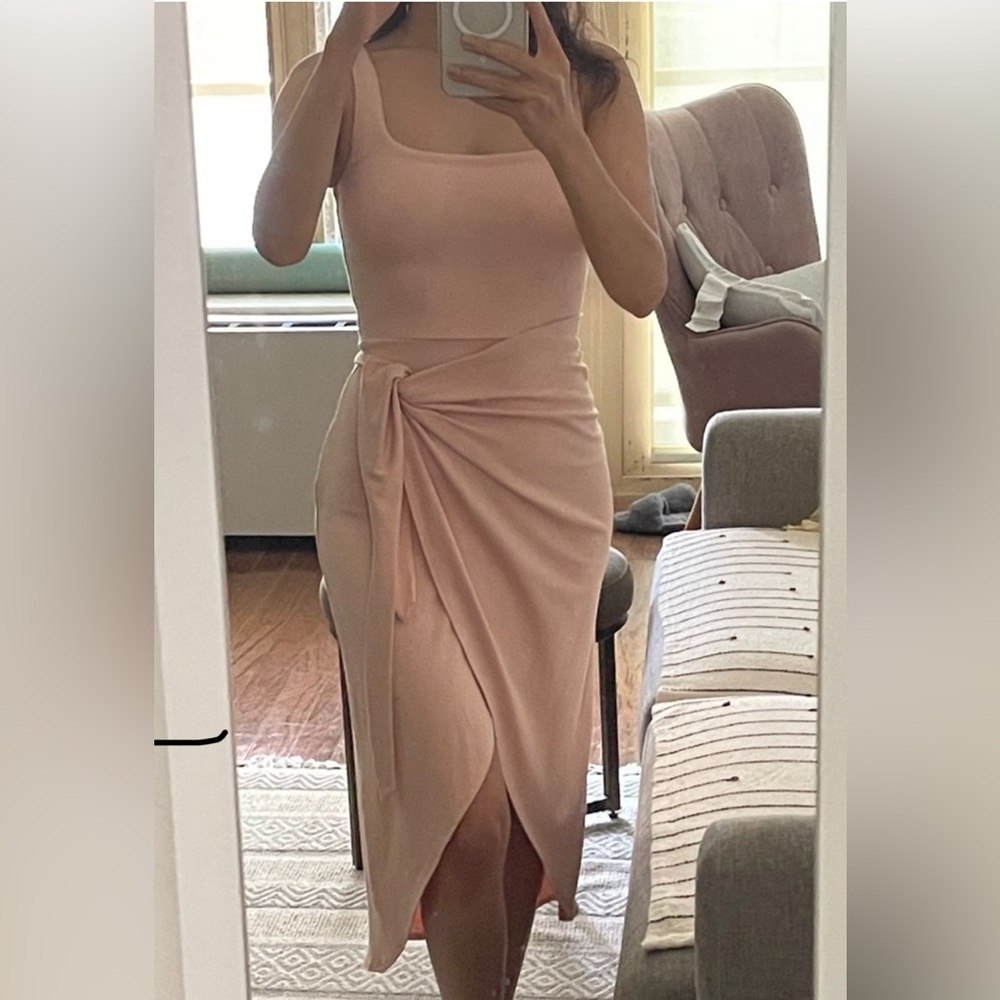 Aritzia Wilfred Saturn Midi Dress (Color: Coral Blush) - Picture 2 of 14